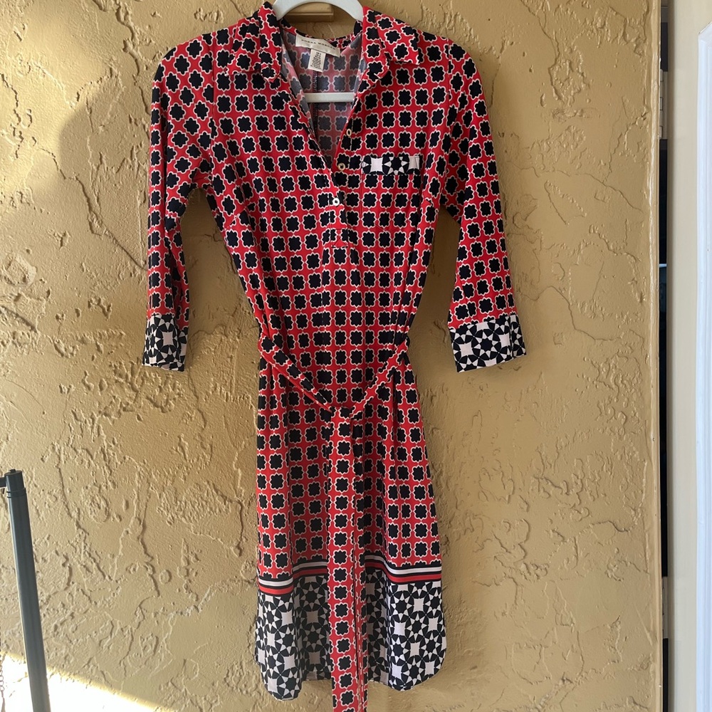Donna Morgan Red and Black Geometric Midi Dress